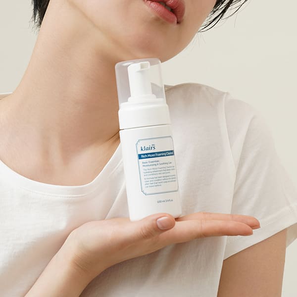 Rich Moist Foaming Cleanser 100 mL